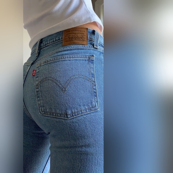 LEVI'S Wedgie Straight Jeans Pants Women Size 26x26 Light Blue Distressed Crop - Picture 13 of 14